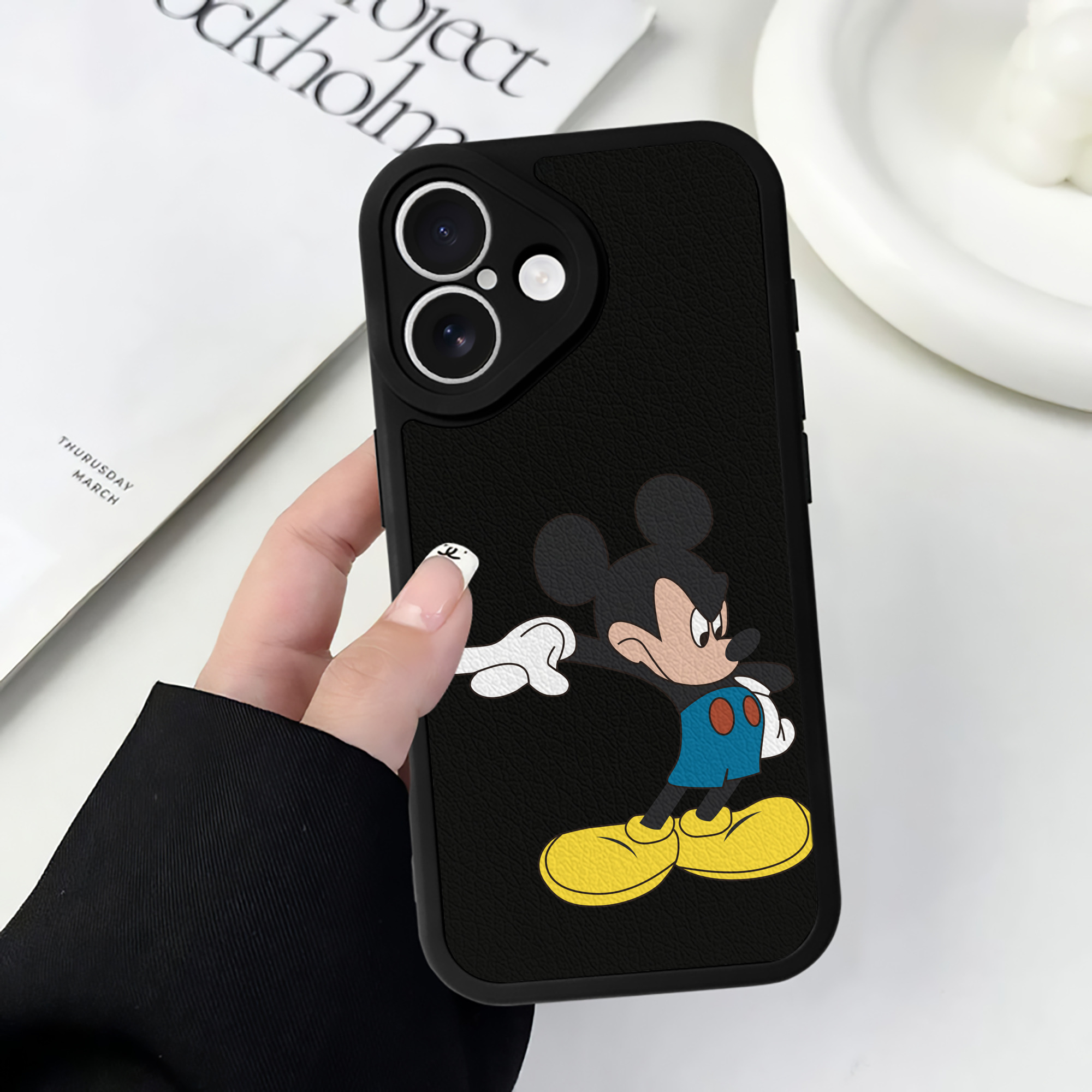 （画像用） ミッキーマウス Mickey Mouse 【iPhone 16シリーズ対応】シリコンスマホケース（レザー調） 材質：シリコン